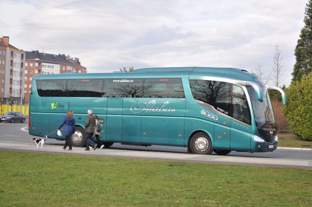 autobús alabus aparcado vitoria